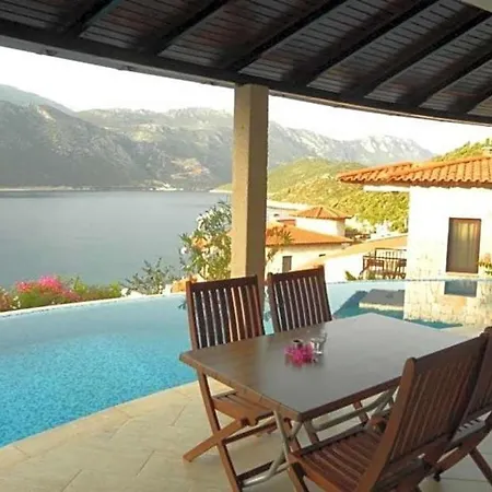 Sleeps 12 Pool Air Con