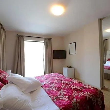 Sleeps 12 Pool Air Con